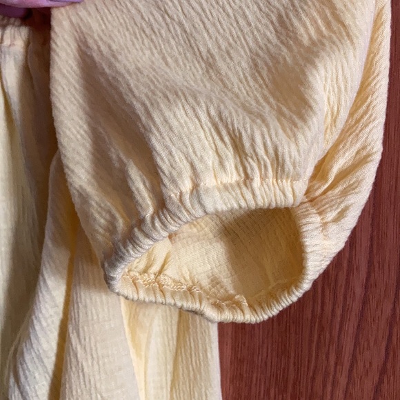 —Medium Yellow Top - Picture 3 of 5